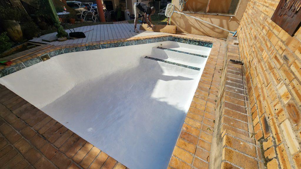 swimming pool builder near me
