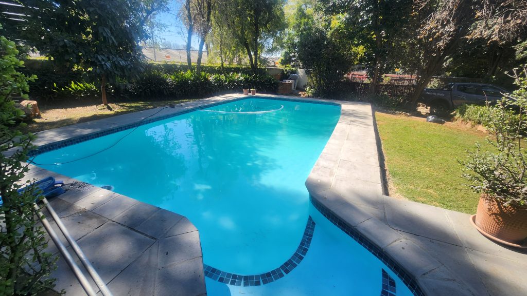 how to find reliable pool cleaners
